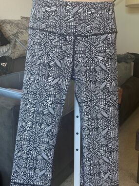 VICTORIAS SECRET SPORT (VSX) Knockout Crop Leggings RARE PRINT